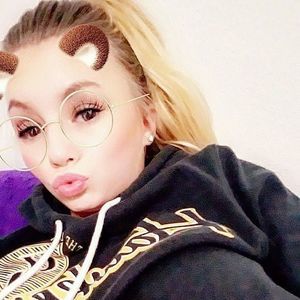 Meet your Posher, Carley